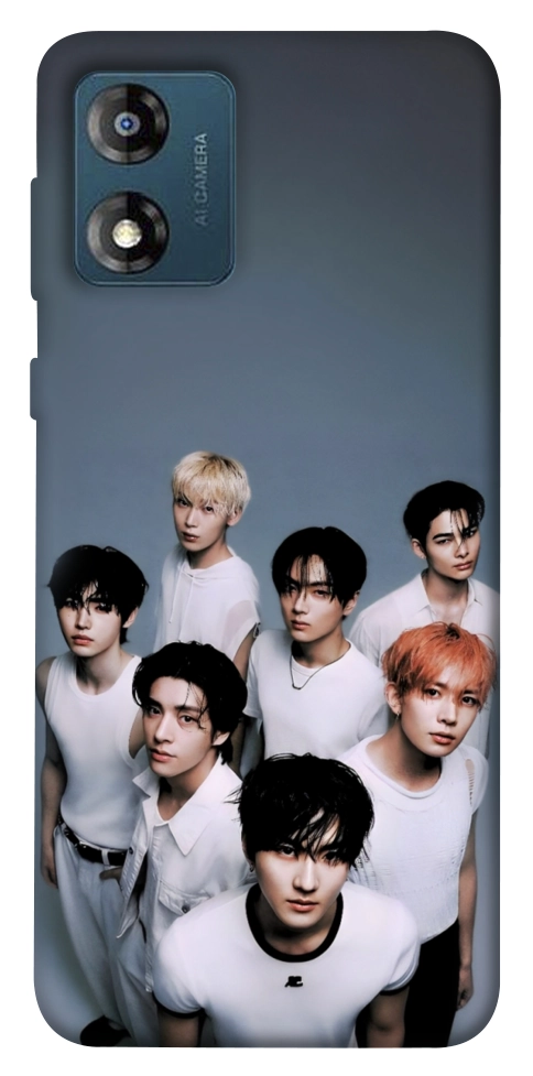 Чехол Enhypen white для Motorola Moto E13