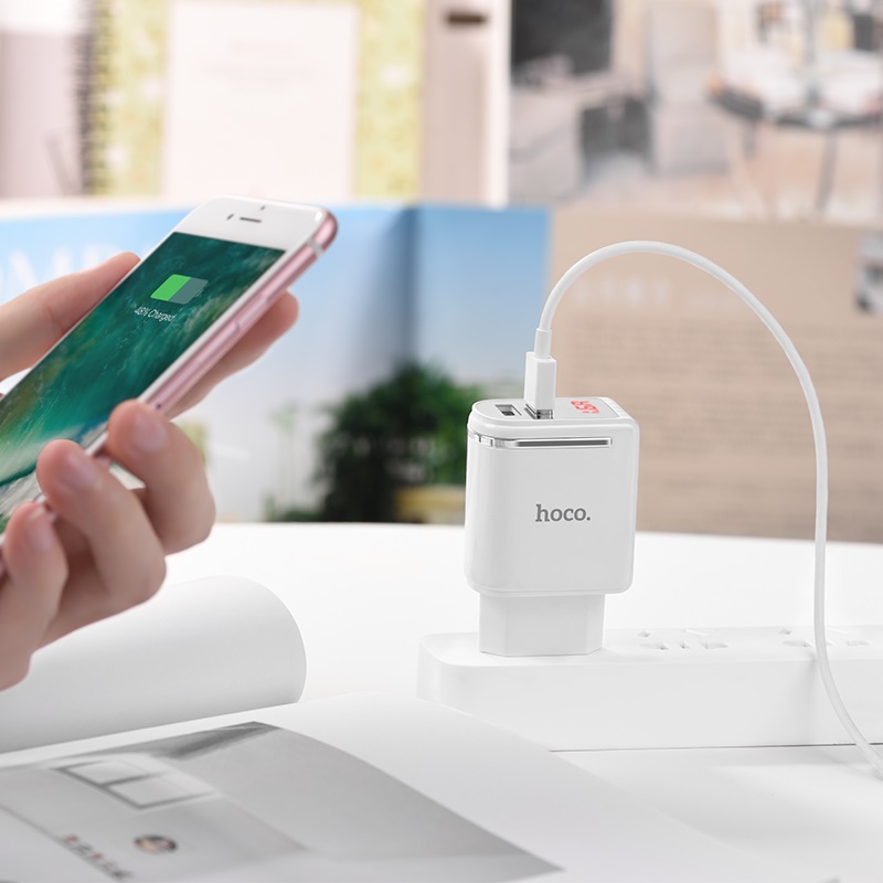 Фото СЗУ Hoco C39A с дисплеем (2USB 2.4A) в магазине vchehle.ua