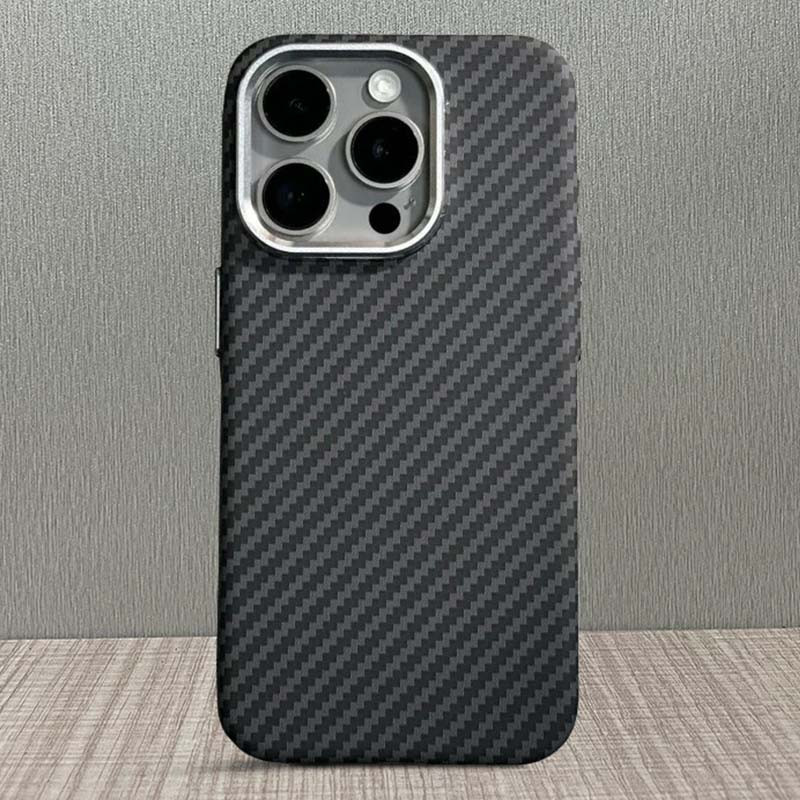 Фото Пластиковая накладка Kevlar with Magnetic Safe для Apple iPhone 13 Pro Max (6.7") (Carbon) в магазине vchehle.ua