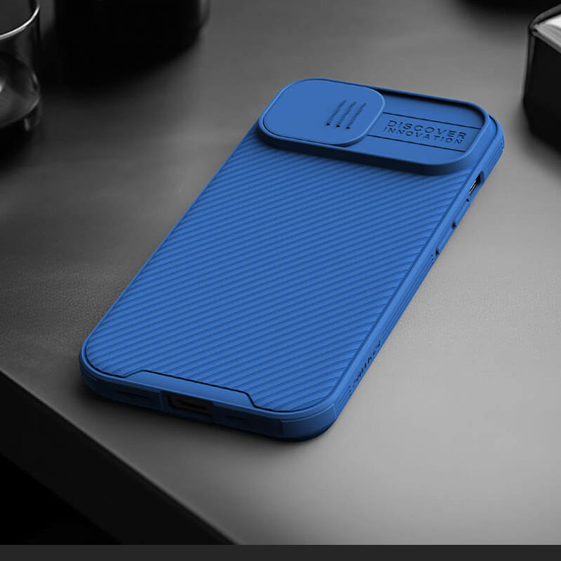 Карбонова накладка Nillkin CamShield Pro на Apple iPhone 15 (6.1") (Blue) в магазині vchehle.ua