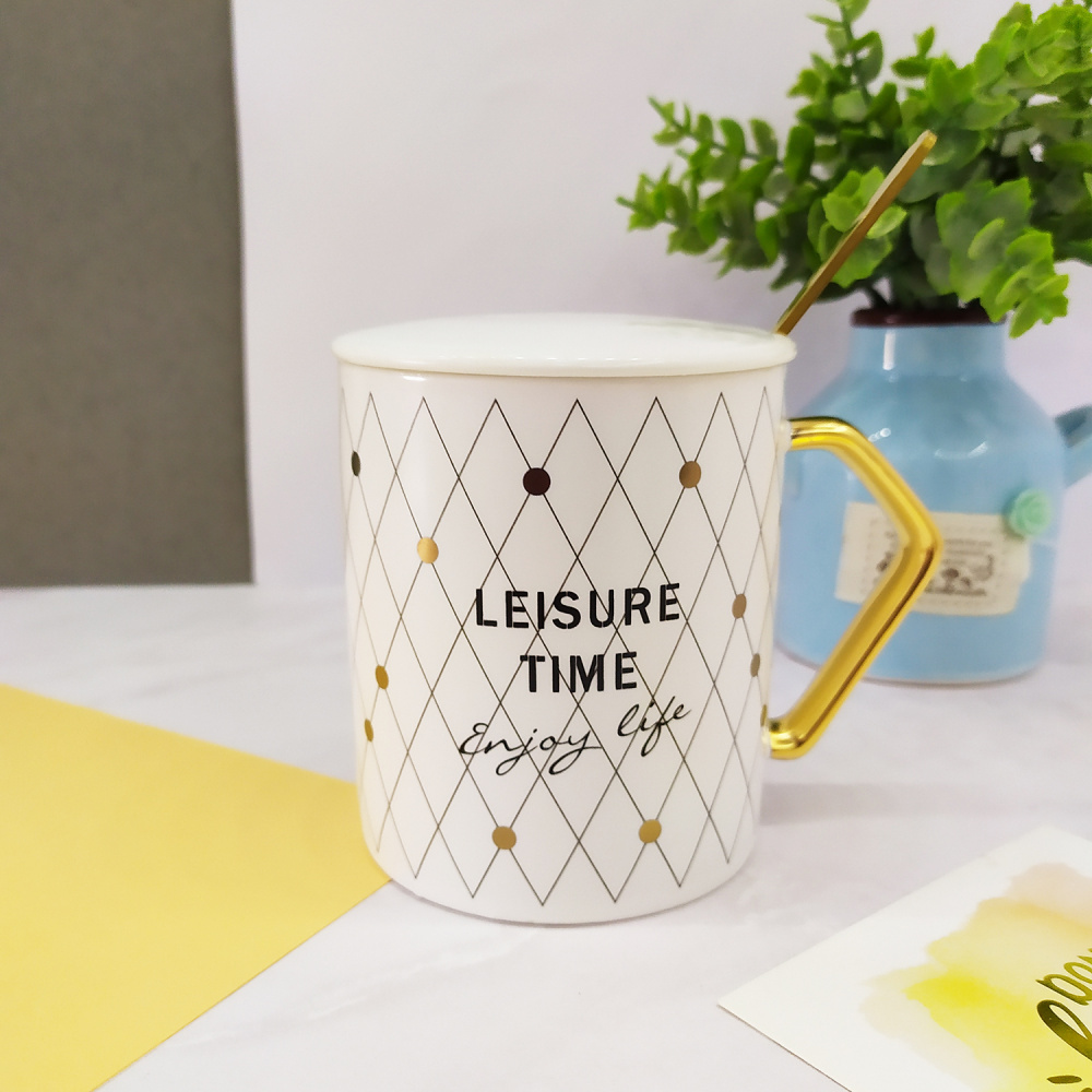 Чашка керамическая White print with Gold Spoon