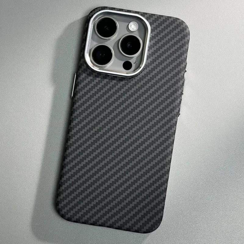 Фото Пластиковая накладка Kevlar with Magnetic Safe для Apple iPhone 13 Pro Max (6.7") (Carbon) на vchehle.ua