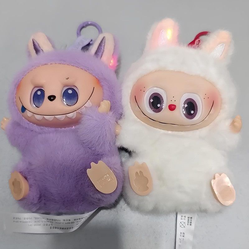 Іграшка - брелок Labubu monsters Pop Mart Big model with sound and light (Random color) в магазині vchehle.ua