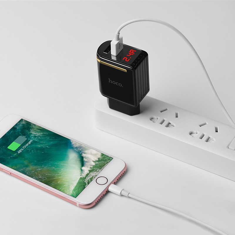 СЗУ Hoco C39A с дисплеем (2USB 2.4A) в магазине vchehle.ua
