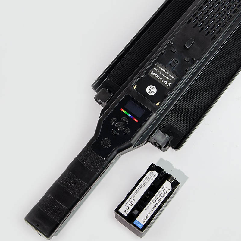 Фото Cветодиодная LED лампа RGB stick light SL-60 with remote control + battery (Black) на vchehle.ua