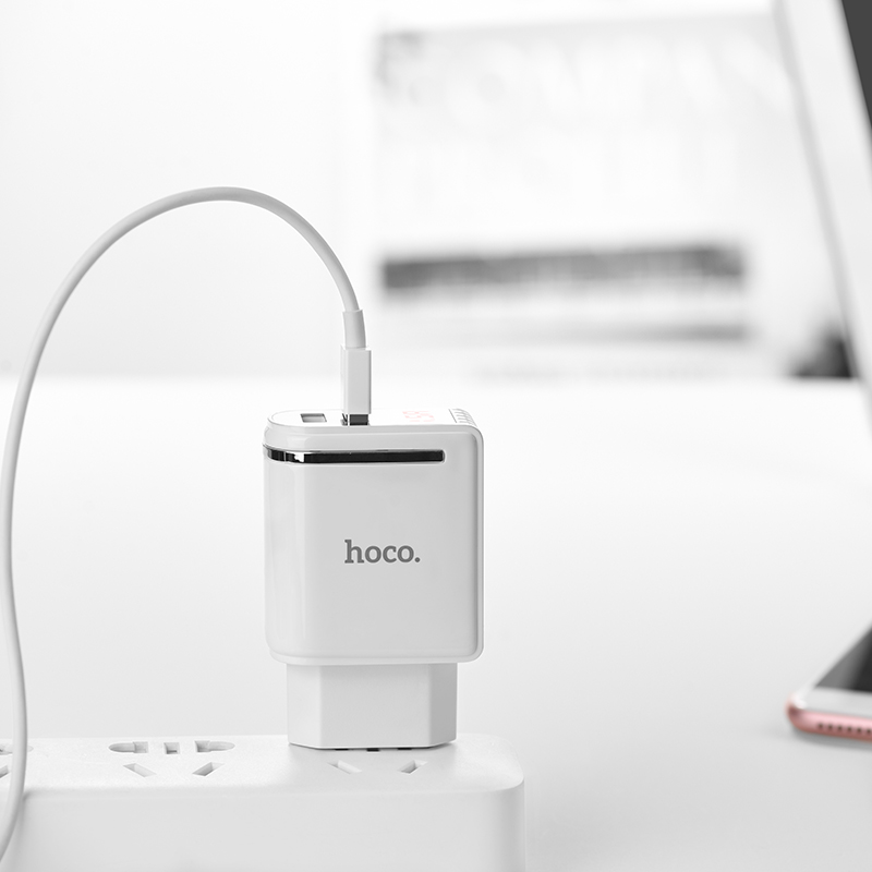 Фото СЗУ Hoco C39A с дисплеем (2USB 2.4A) на vchehle.ua