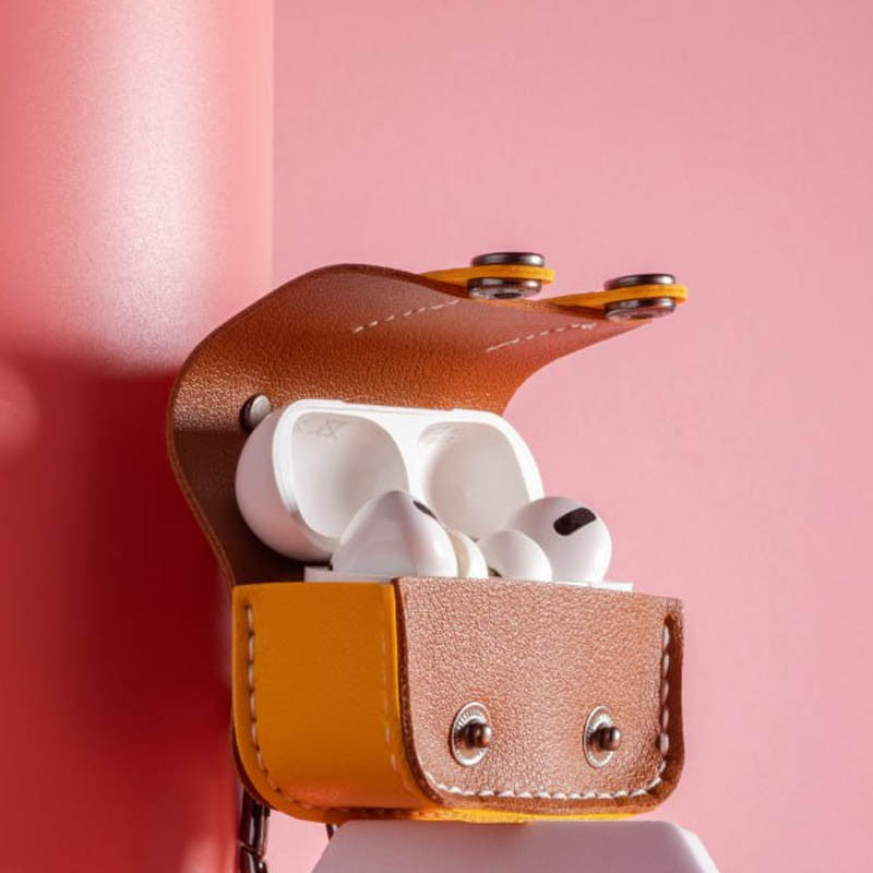 Фото Кожаный футляр Briefcase для наушников AirPods 4 (Brown / Yellow) в магазине vchehle.ua