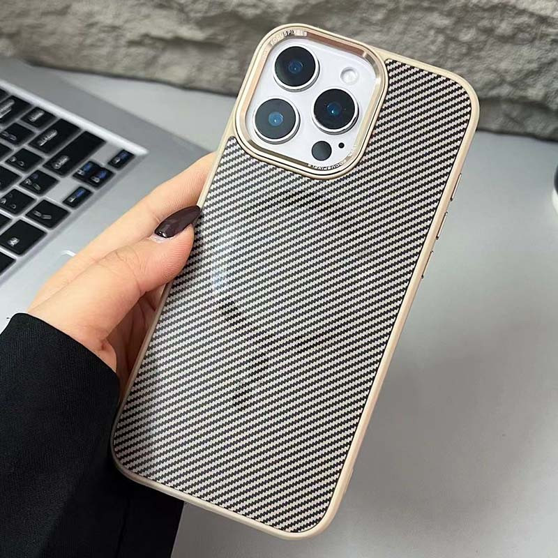 Фото Чехол TPU+PC Carbon Mirage with Magnetic safe для Apple iPhone 16 Pro (6.3") (Antique White) на vchehle.ua