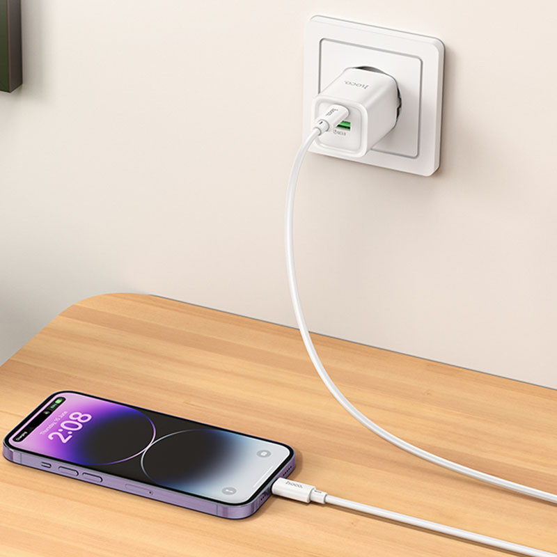 Купити МЗП Hoco C149A Charm PD30W+QC3.0 (1USB-A/1C) + кабель Type-C to Lightning (White) на vchehle.ua