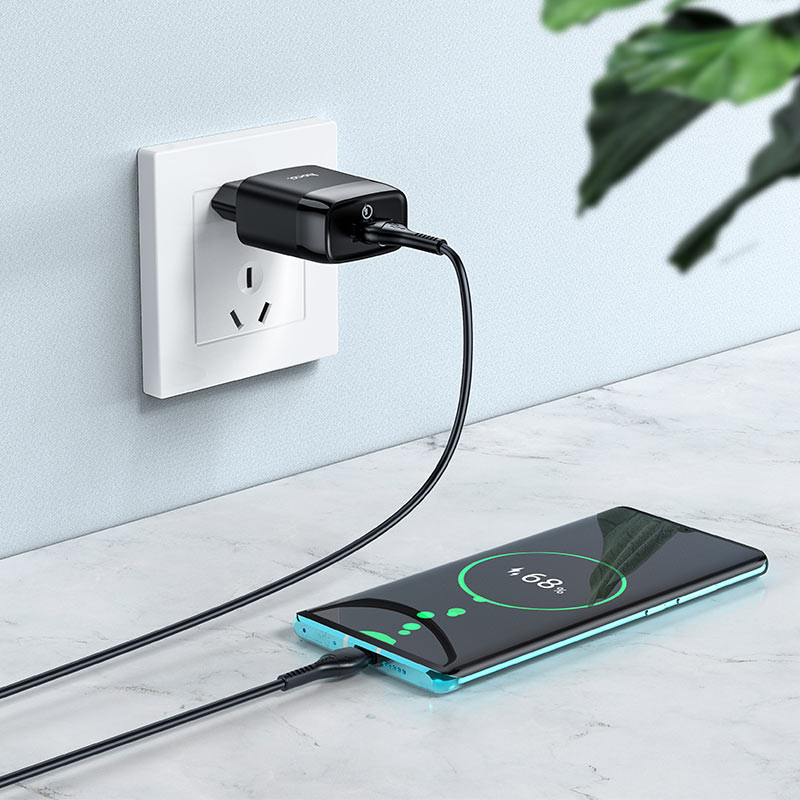 МЗП Hoco C72Q Glorious QC3.0 18W (1USB-A) + кабель USB to Type-C (Чорний) в магазині vchehle.ua