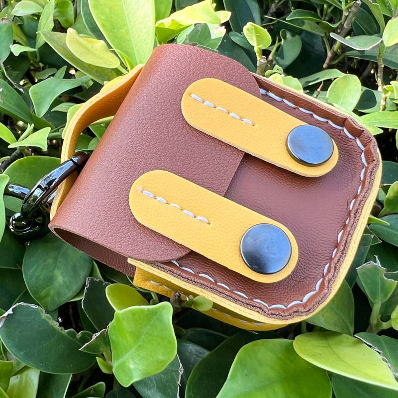 Фото Кожаный футляр Briefcase для наушников AirPods 1/2 (Brown / Yellow) в магазине vchehle.ua